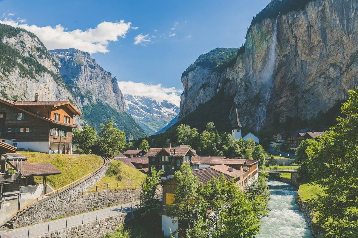 eSIM Thụy Sĩ: Zurich và Interlaken — Alps, đồng hồ và chocolate