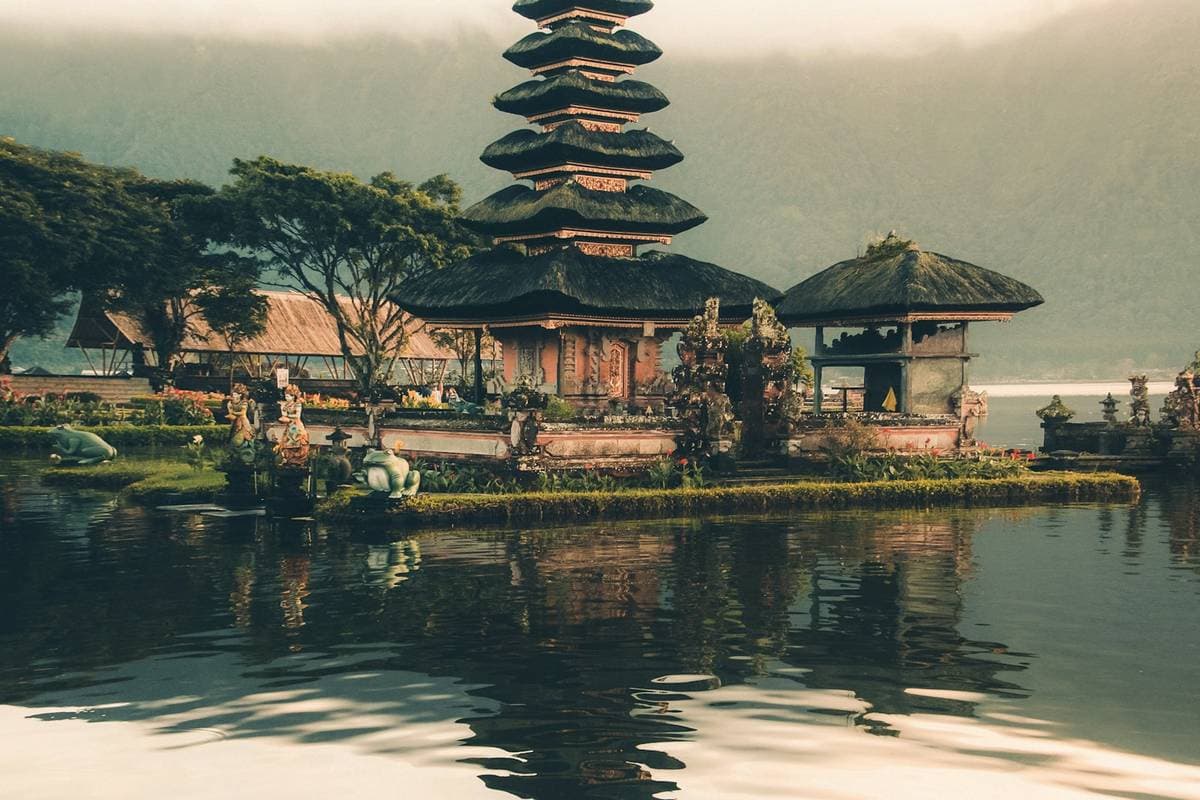 eSIM Indonesia: Bali, Lombok, Komodo — Thiên đường đảo cần mạng ổn định